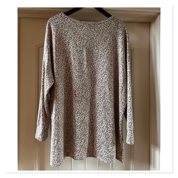 AMERICAN EAGLE Soft & Sexy Animal Print Plush Top - Picture 7 of 8